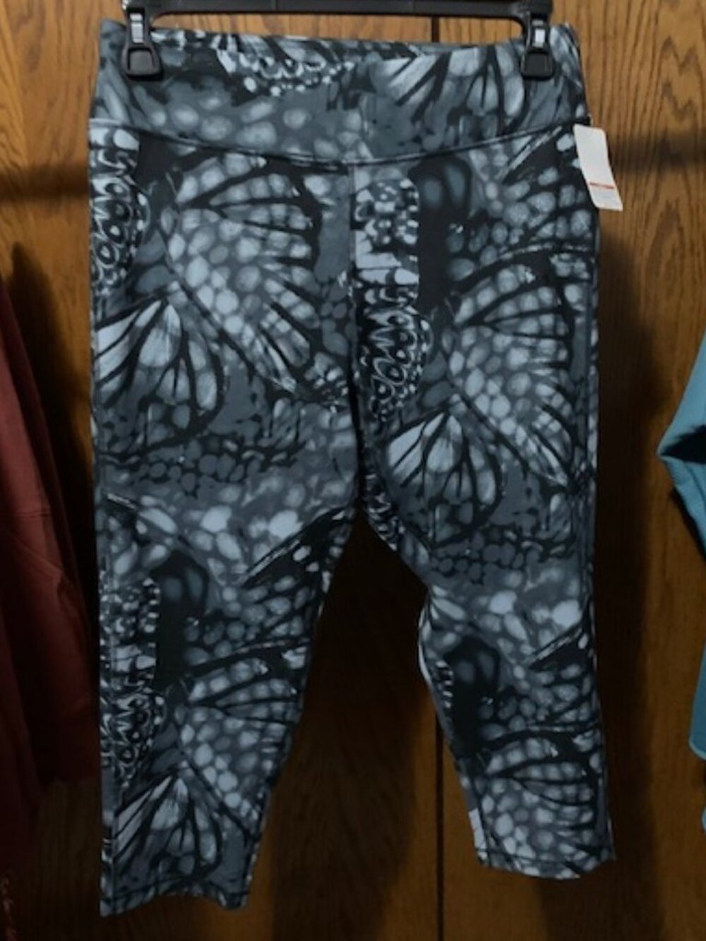 NWT Just my size multi color and pattern pull on active capris
